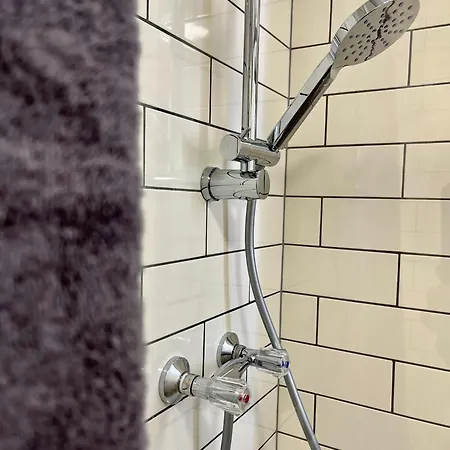 Apartment Terracotta - Zentral, Parken, Netflix, Kontaktloses Einchecken, Kingsize-bett Wuppertal