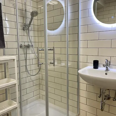 Terracotta - Zentral, Parken, Netflix, Kontaktloses Einchecken, Kingsize-bett Apartment